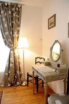 Le Clos Des Colombes Bed & Breakfast *